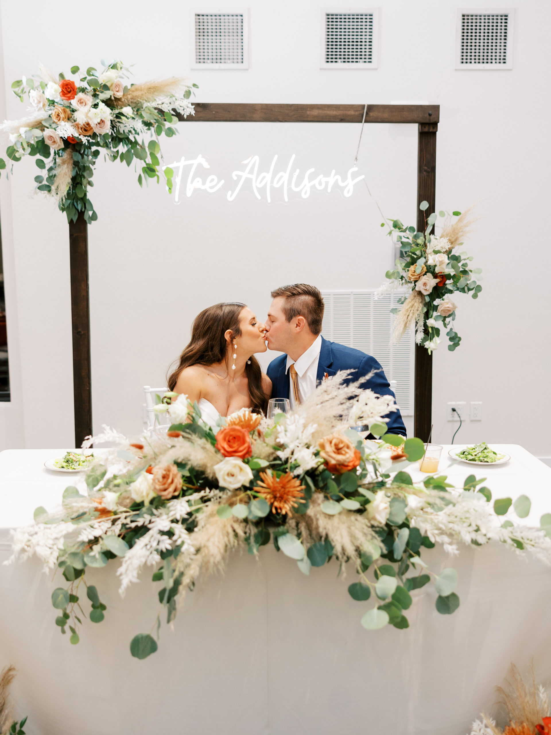 fall wedding inspiration with rust, champagne and browns
